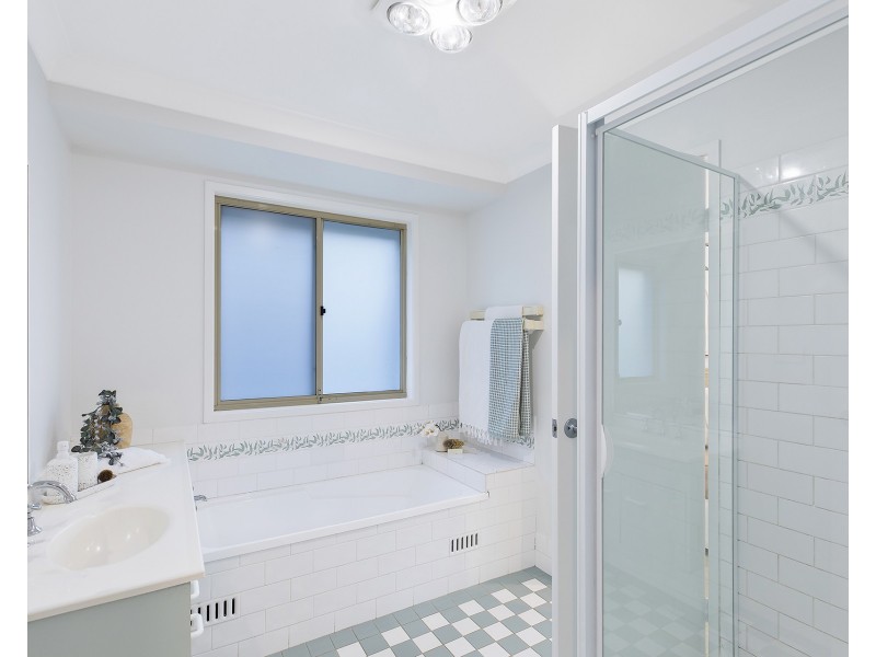 4 Greenvale Road, Green Point NSW 2251