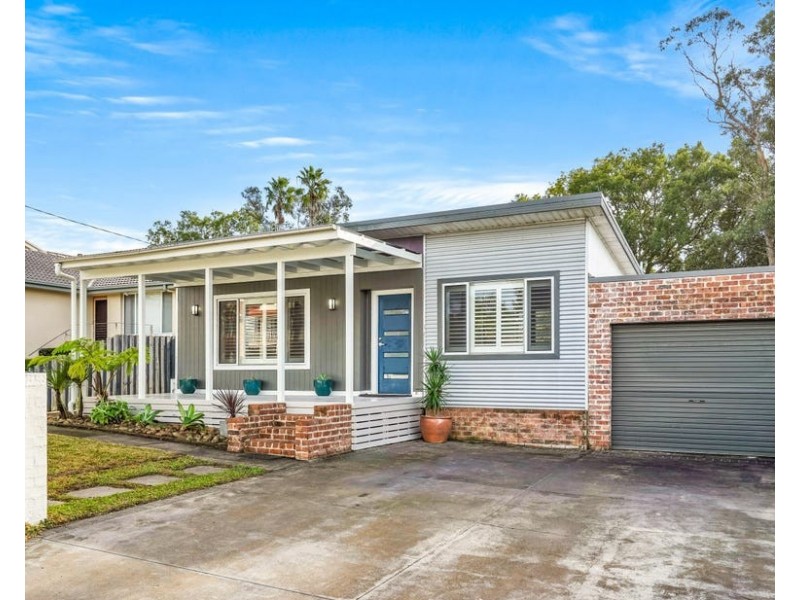 15 Panorama Parade, Berkeley Vale NSW 2261