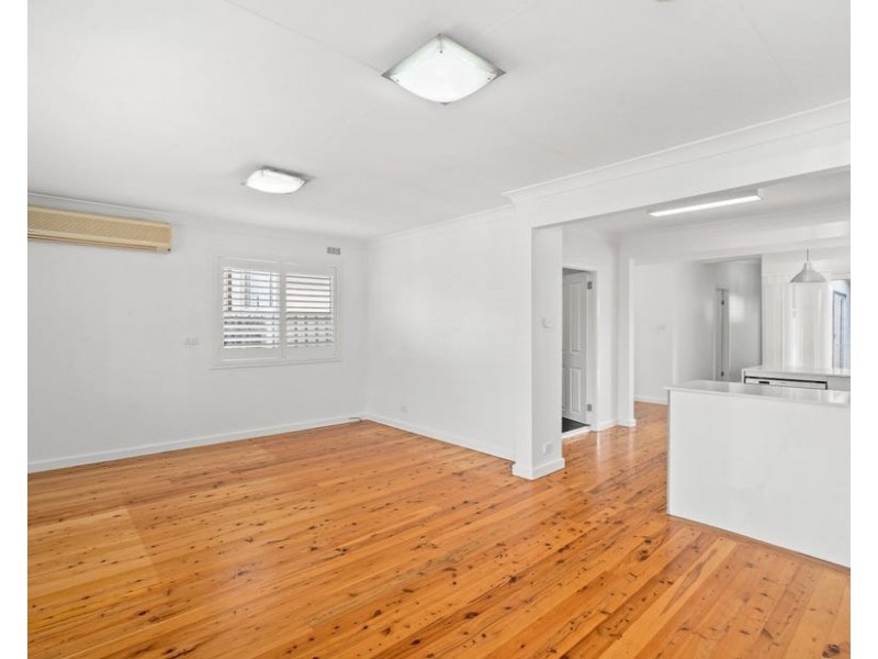 15 Panorama Parade, Berkeley Vale NSW 2261
