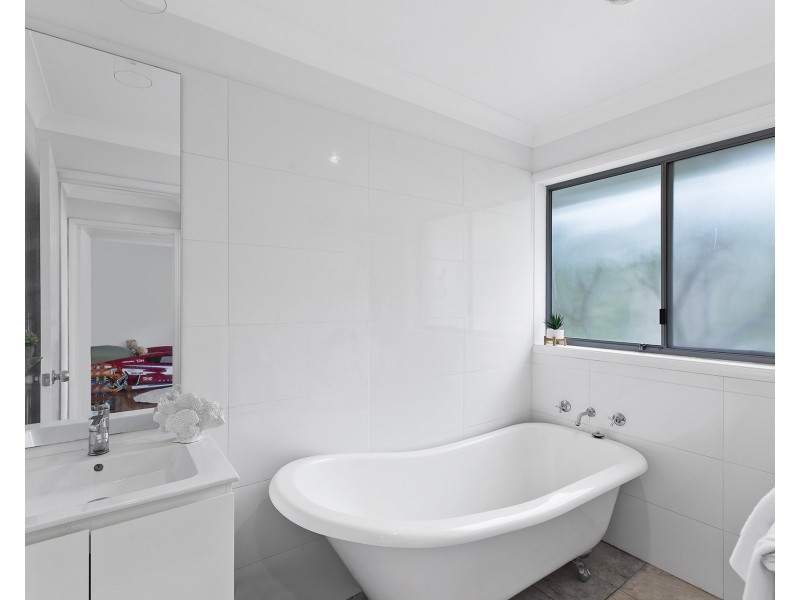 4 Kuburra Road, Erina NSW 2250