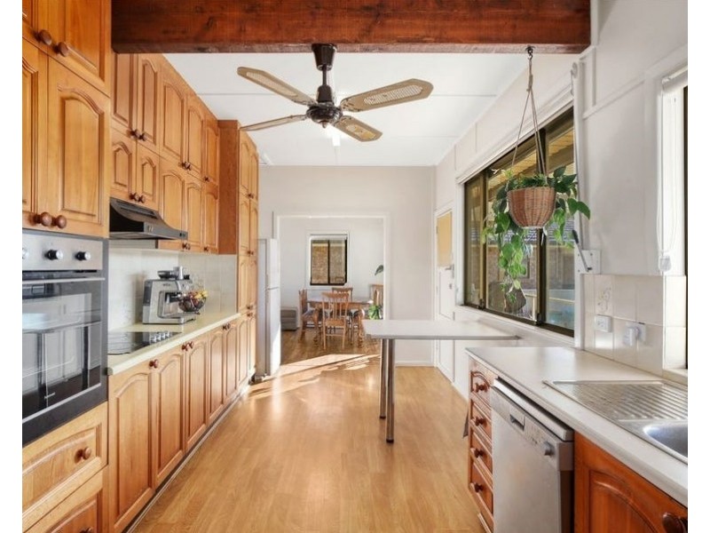 23 Kurrawa Road, Point Clare NSW 2250