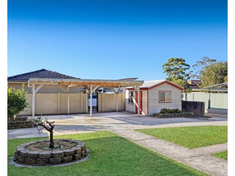 23 Kurrawa Road, Point Clare NSW 2250