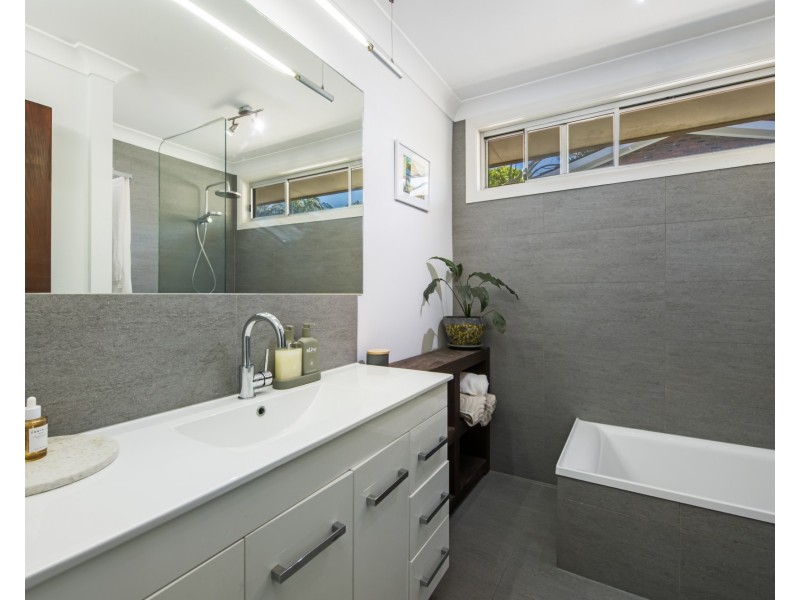 5 Penton Place, Bateau Bay NSW 2261