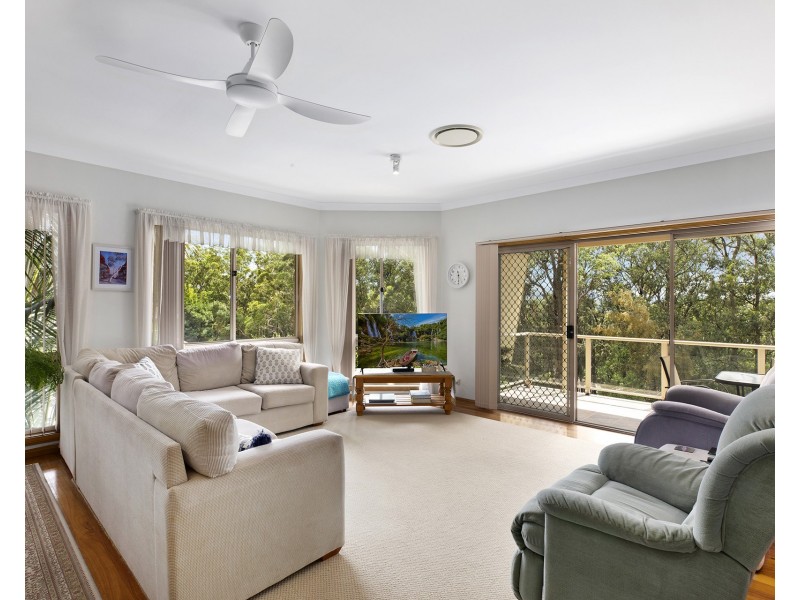 8 Newman Close, Green Point NSW 2251