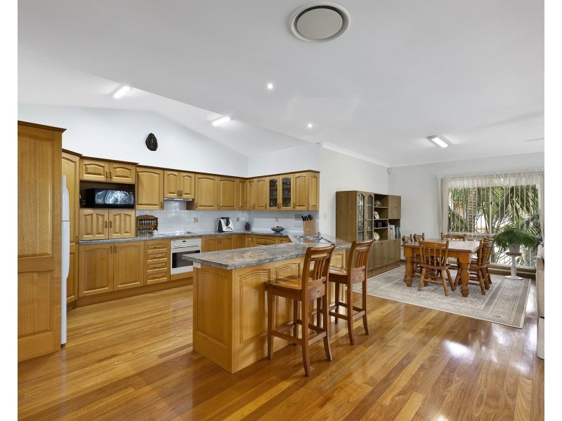 8 Newman Close, Green Point NSW 2251