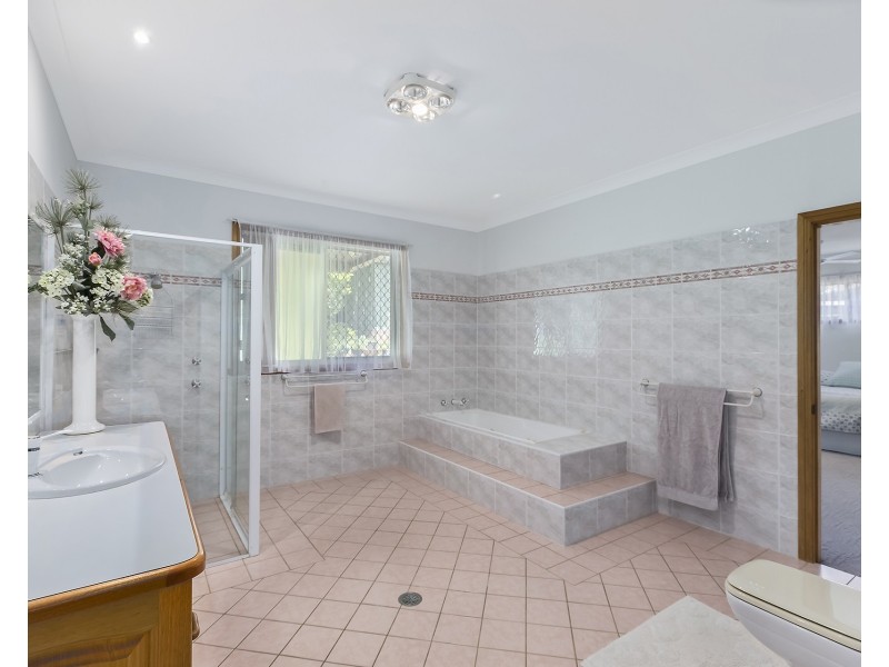 8 Newman Close, Green Point NSW 2251