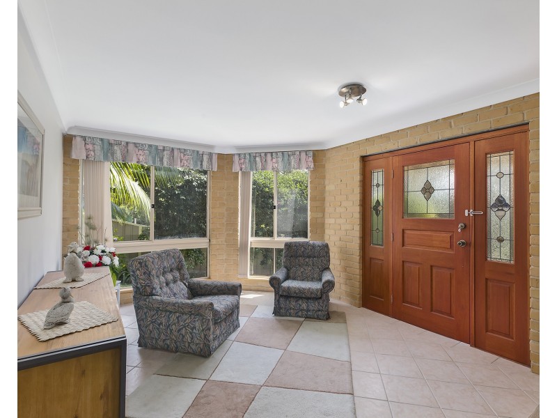 8 Newman Close, Green Point NSW 2251