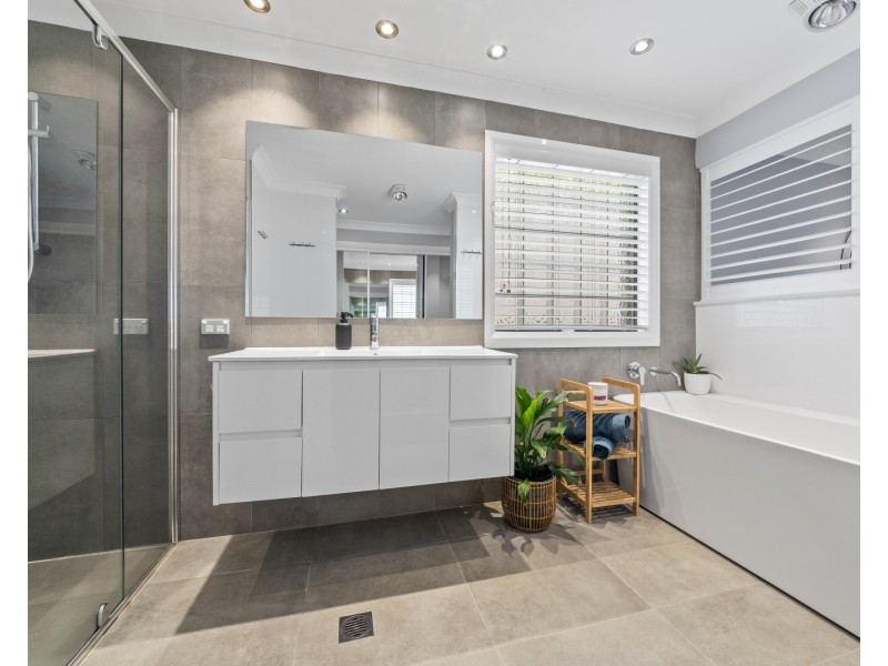 18 Glen Eagles Crescent, Terrigal NSW 2260