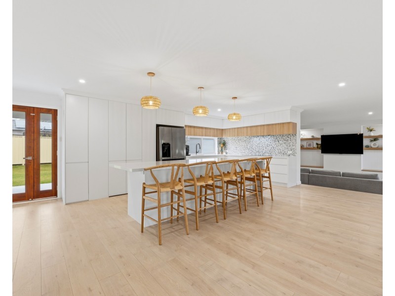 5 Robyn Lane, Bateau Bay NSW 2261