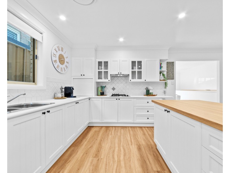 33 Robinia Parade, Springfield NSW 2250