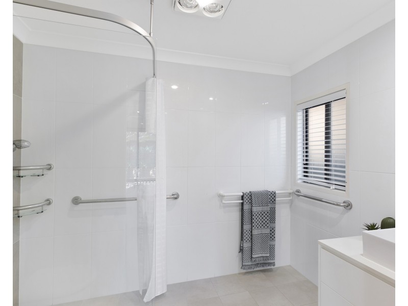 16 Kuburra Road, Erina NSW 2250