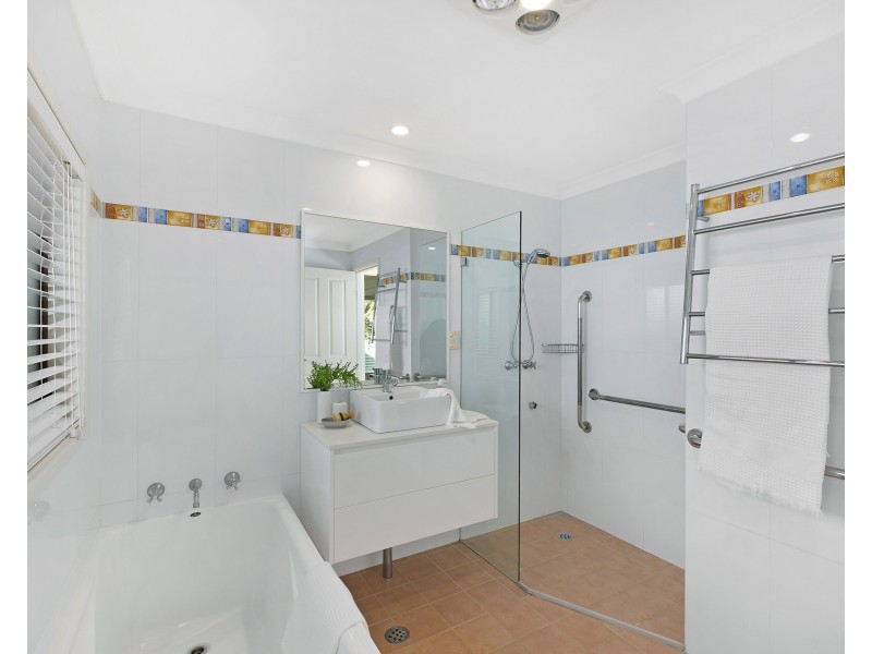 16 Kuburra Road, Erina NSW 2250