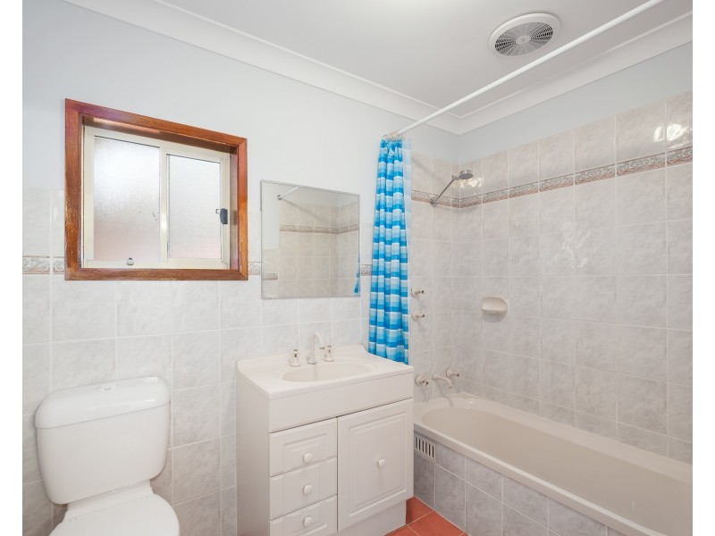 2/5 Bellwood Close, Tuggerah NSW 2259