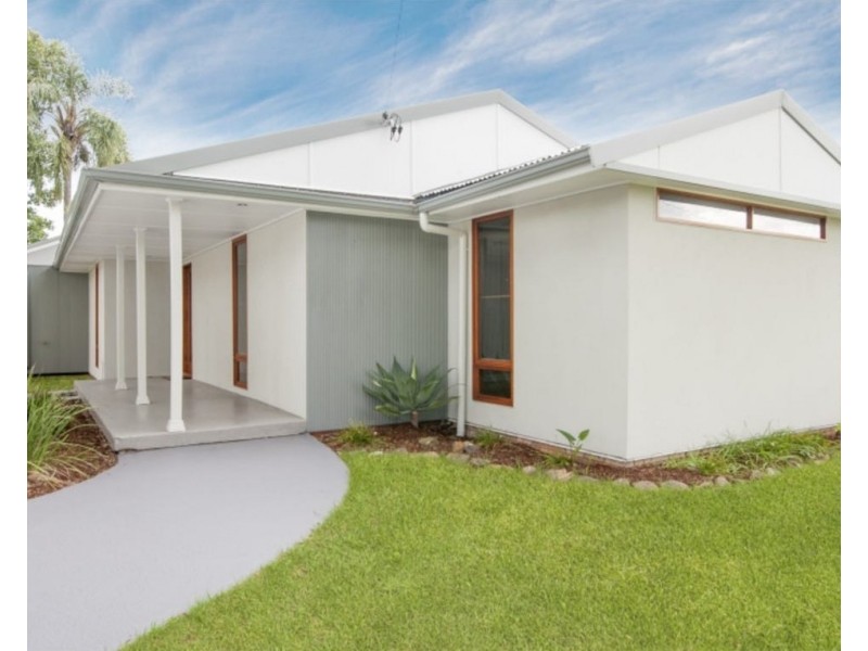 6 Kerry Crescent, Berkeley Vale NSW 2261