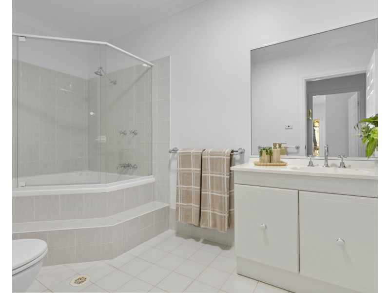 33/117 John Whiteway Drive, Gosford NSW 2250