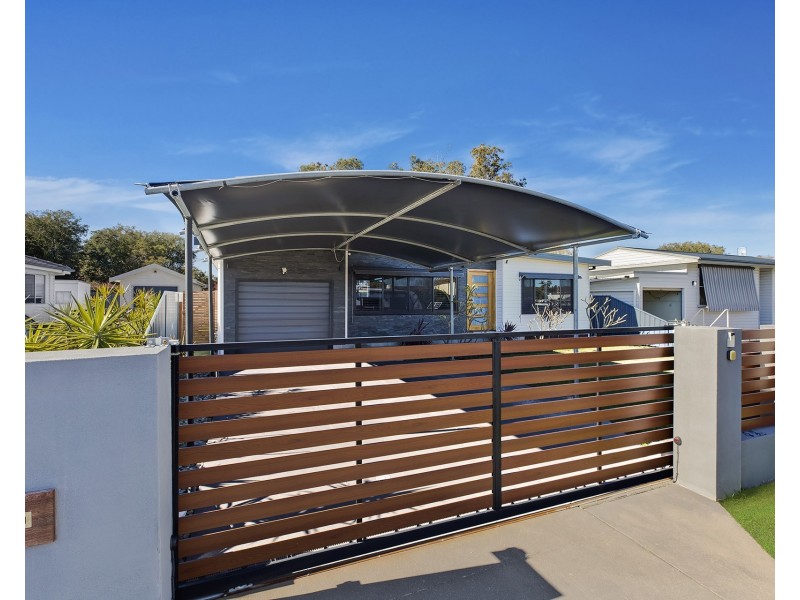 4 Hume Boulevard, Killarney Vale NSW 2261