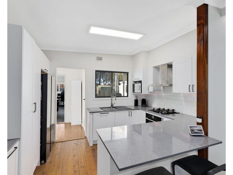 4 Hume Boulevard, Killarney Vale NSW 2261