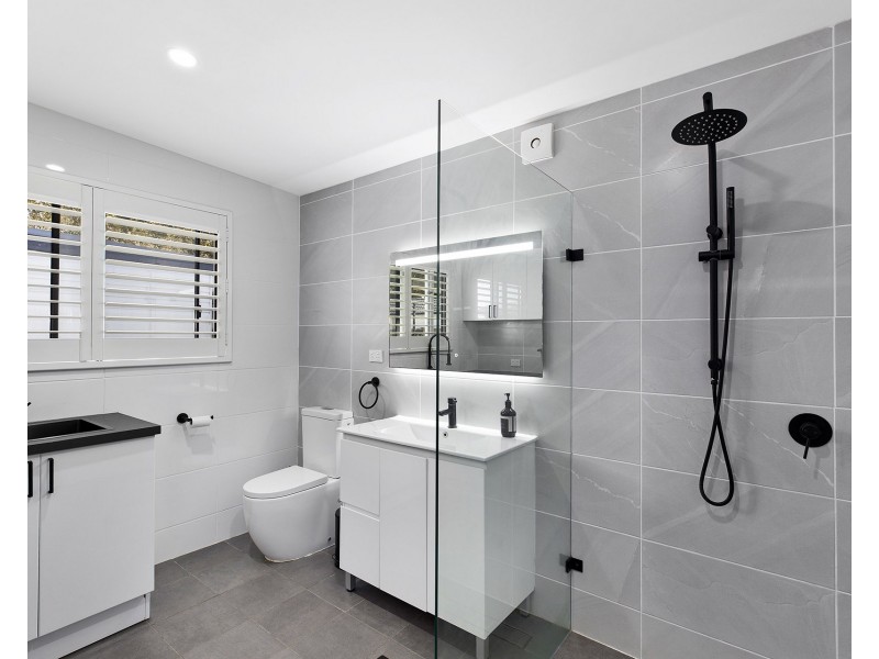 4 Hume Boulevard, Killarney Vale NSW 2261