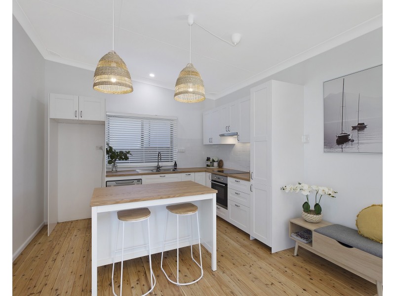240 Lakedge Avenue, Berkeley Vale NSW 2261
