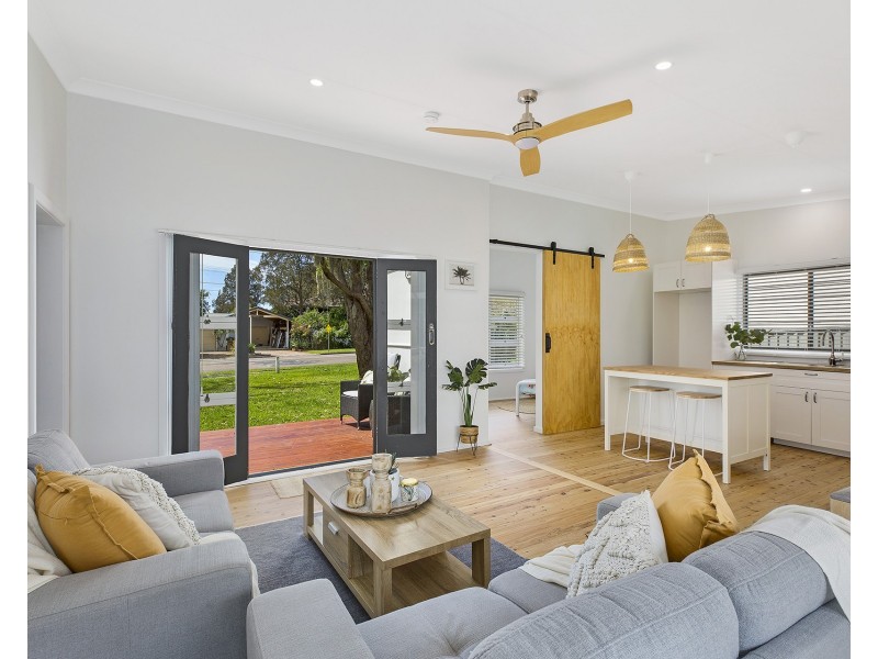240 Lakedge Avenue, Berkeley Vale NSW 2261