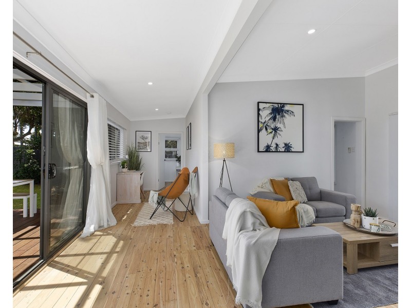 240 Lakedge Avenue, Berkeley Vale NSW 2261
