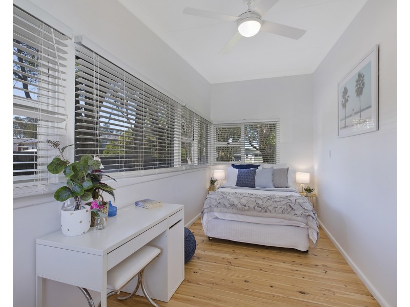 240 Lakedge Avenue, Berkeley Vale NSW 2261