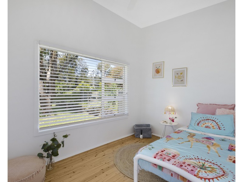 240 Lakedge Avenue, Berkeley Vale NSW 2261