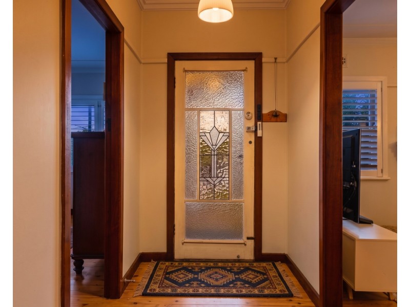 24 Caroline Street, East Gosford NSW 2250