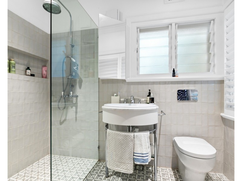 24 Caroline Street, East Gosford NSW 2250