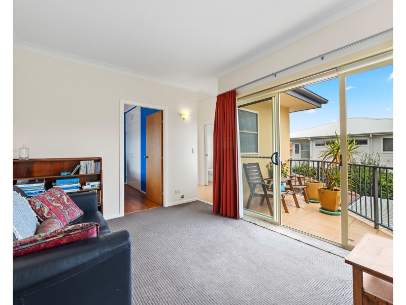 24 Caroline Street, East Gosford NSW 2250