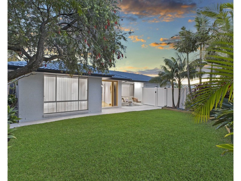 24 Forresters Beach Road, Forresters Beach NSW 2260
