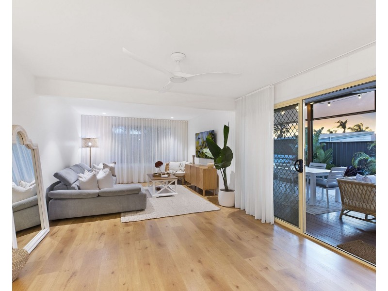 24 Forresters Beach Road, Forresters Beach NSW 2260