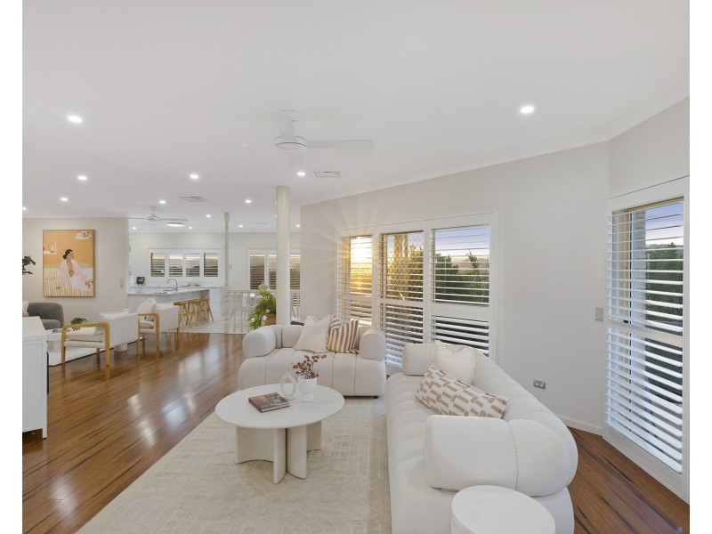 2 Cooper Road, Green Point NSW 2251