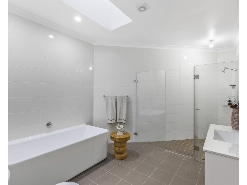 2 Cooper Road, Green Point NSW 2251