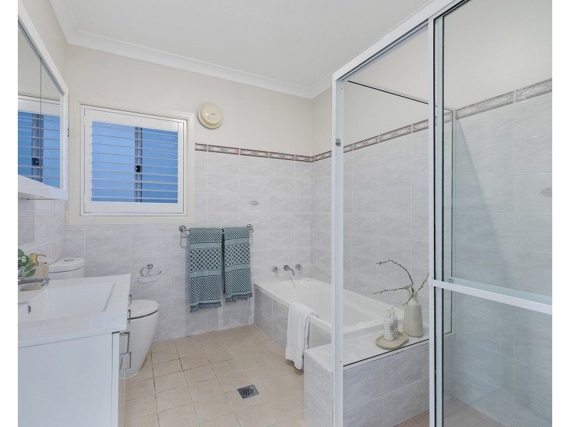 2 Cooper Road, Green Point NSW 2251