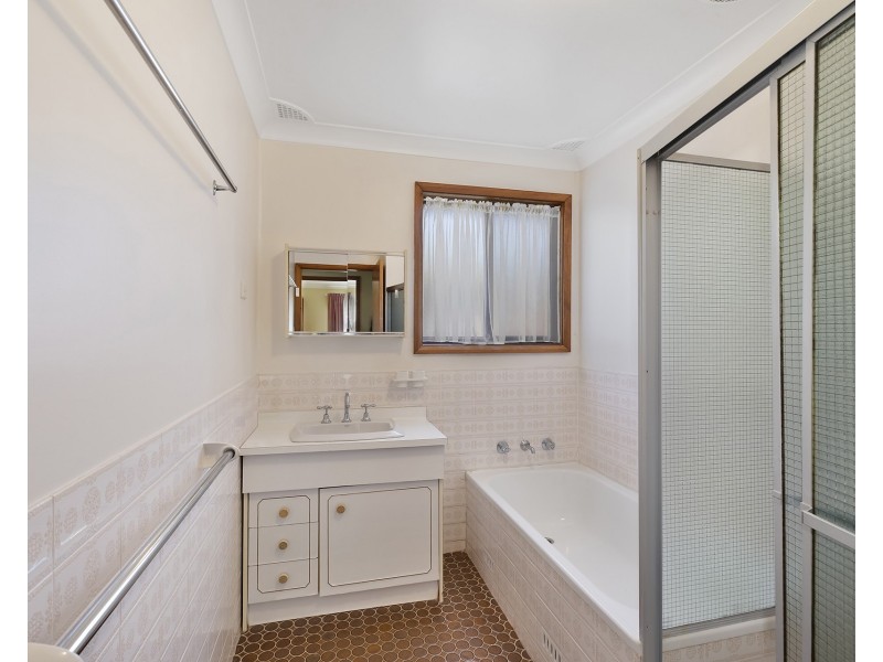 7 Nerissa Road, Erina NSW 2250