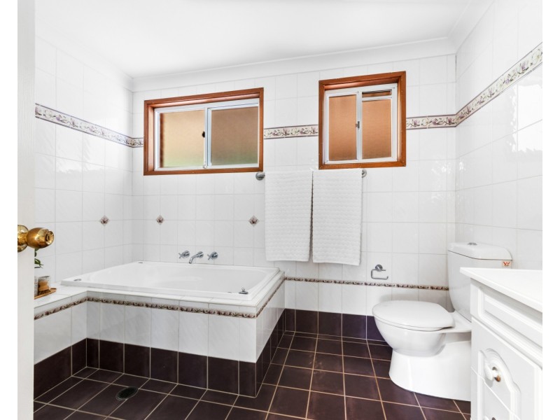 48 Perratt Close, Lisarow NSW 2250