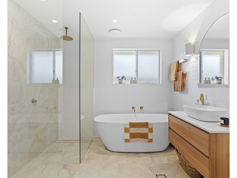 23 Premier Way, Bateau Bay NSW 2261