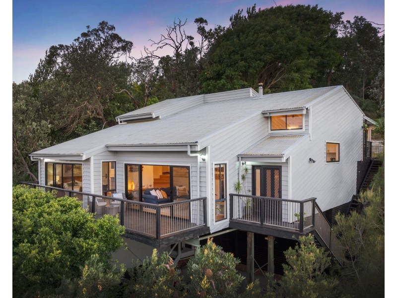 4 Hopetoun Street, Forresters Beach NSW 2260