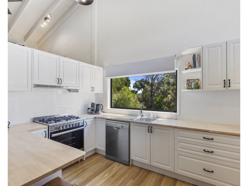 4 Hopetoun Street, Forresters Beach NSW 2260