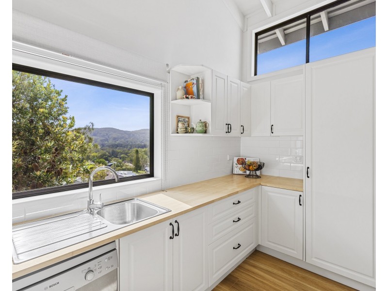 4 Hopetoun Street, Forresters Beach NSW 2260