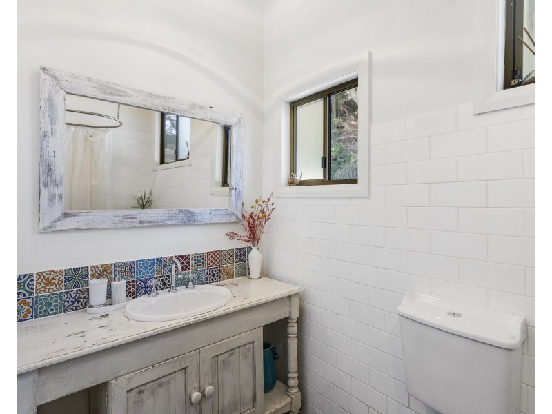4 Hopetoun Street, Forresters Beach NSW 2260