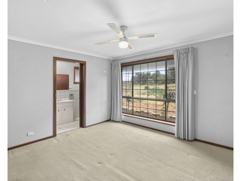 296 Browns Well Highway, Loxton SA 5333