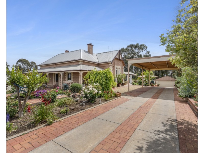 68 East Terrace, Loxton SA 5333