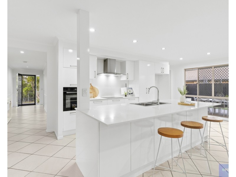 196 Castile Crescent, Edens Landing QLD 4207