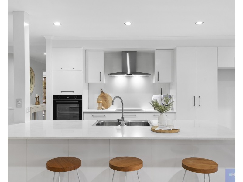 196 Castile Crescent, Edens Landing QLD 4207