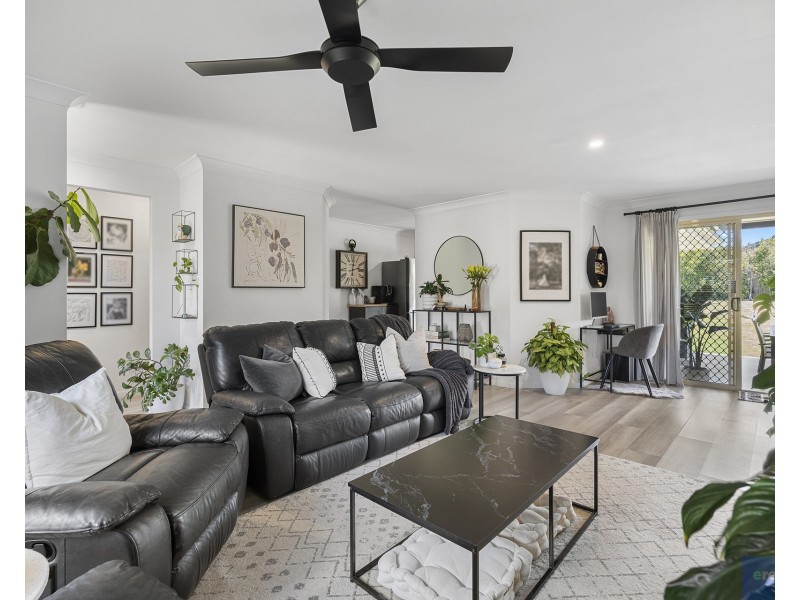 25 Lennon Drive, Windaroo QLD 4207