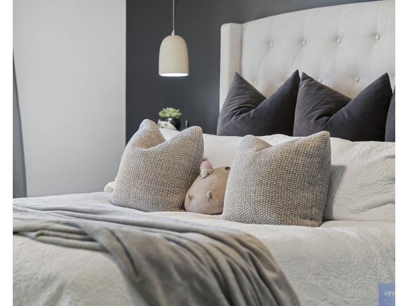 25 Lennon Drive, Windaroo QLD 4207