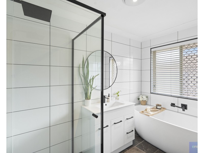 25 Lennon Drive, Windaroo QLD 4207