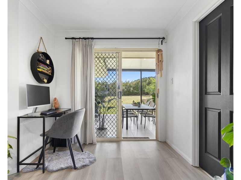 25 Lennon Drive, Windaroo QLD 4207
